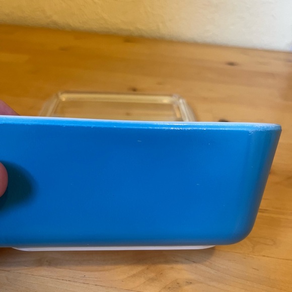 Vintage Pyrex Medium Refrigerator Jar w Lid in Blue - Picture 8 of 16